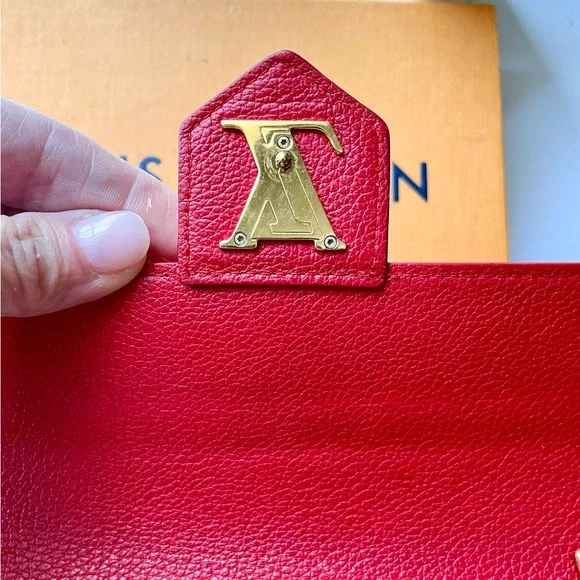 Never used in Box Louis Vuitton Lockme Long Wallet
M61277 - Picture 12 of 15